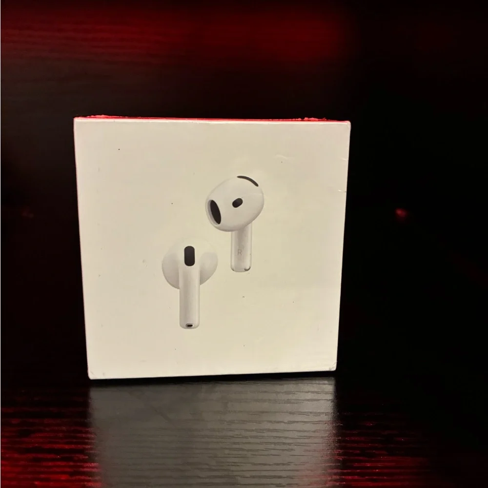 Apple White Wireless Earbuds with Charging Case